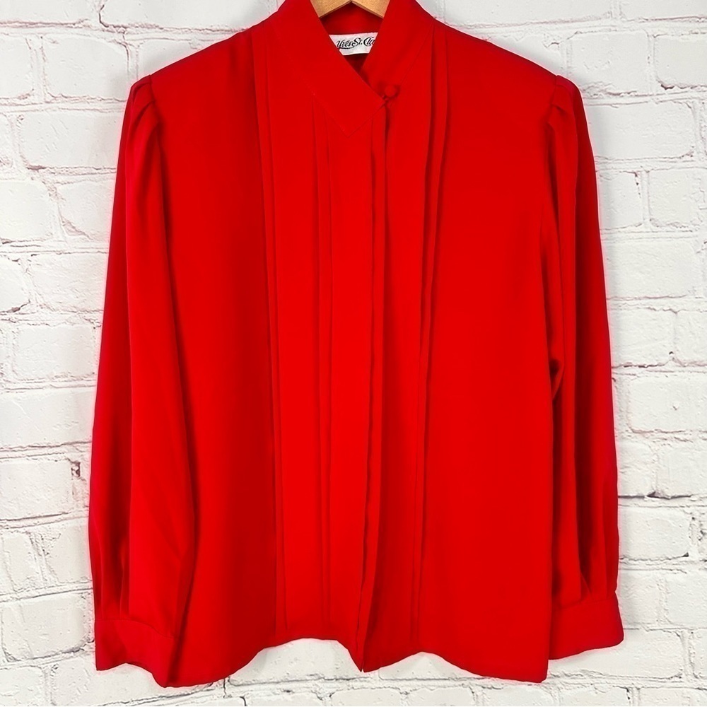 Women’s vintage red shirt top blouse size 10 Pleated Button Front Valentines